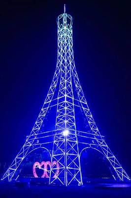 7月江蘇夜晚里最美的光，我想帶你去看看鐵塔